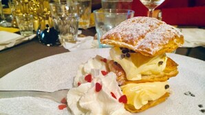 A dessert with whipped cream and chocolate chips on a plate. - Agriturismo & Locanda Corte Marani (Badia Calavena)