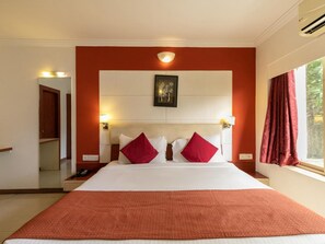 Deluxe Double or Twin Room | Minibar, in-room safe, desk, laptop workspace - Hotel Presidency Daman (Daman)