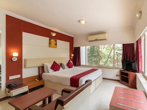 Superior Double or Twin Room | Minibar, in-room safe, desk, laptop workspace - Hotel Presidency Daman (Daman)