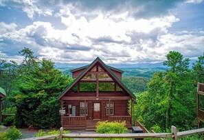 Exterior - All About The View, Spacious Mountain Getaway, Perfect for Families & Groups (Sevierville)