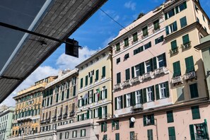 Miscellaneous - Nice and bright studio apartment in the heart of the Old Port of Genoa, with large panoramic windows overlooking the dock. The apartment is only 300m from the Darsena underground and 800m from the Principe Square railway station. The Genoa Aquarium is ve (Genova)