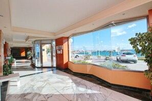 المنشأة من الداخل