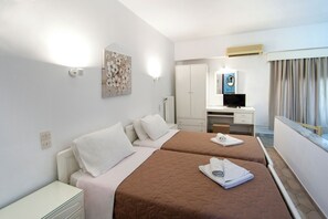 Studio supérieur | Décor unique, ameublement unique, fer et planche à repasser