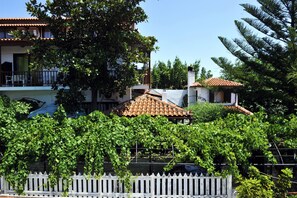 Front of property - Sofia Studios (Skiathos)