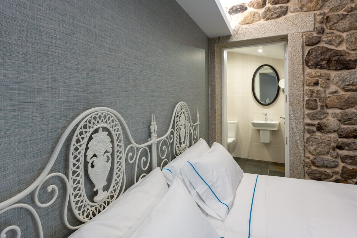 Chambre Double Luxe, vue jardin | Draps en coton égyptien, literie de qualité supérieure