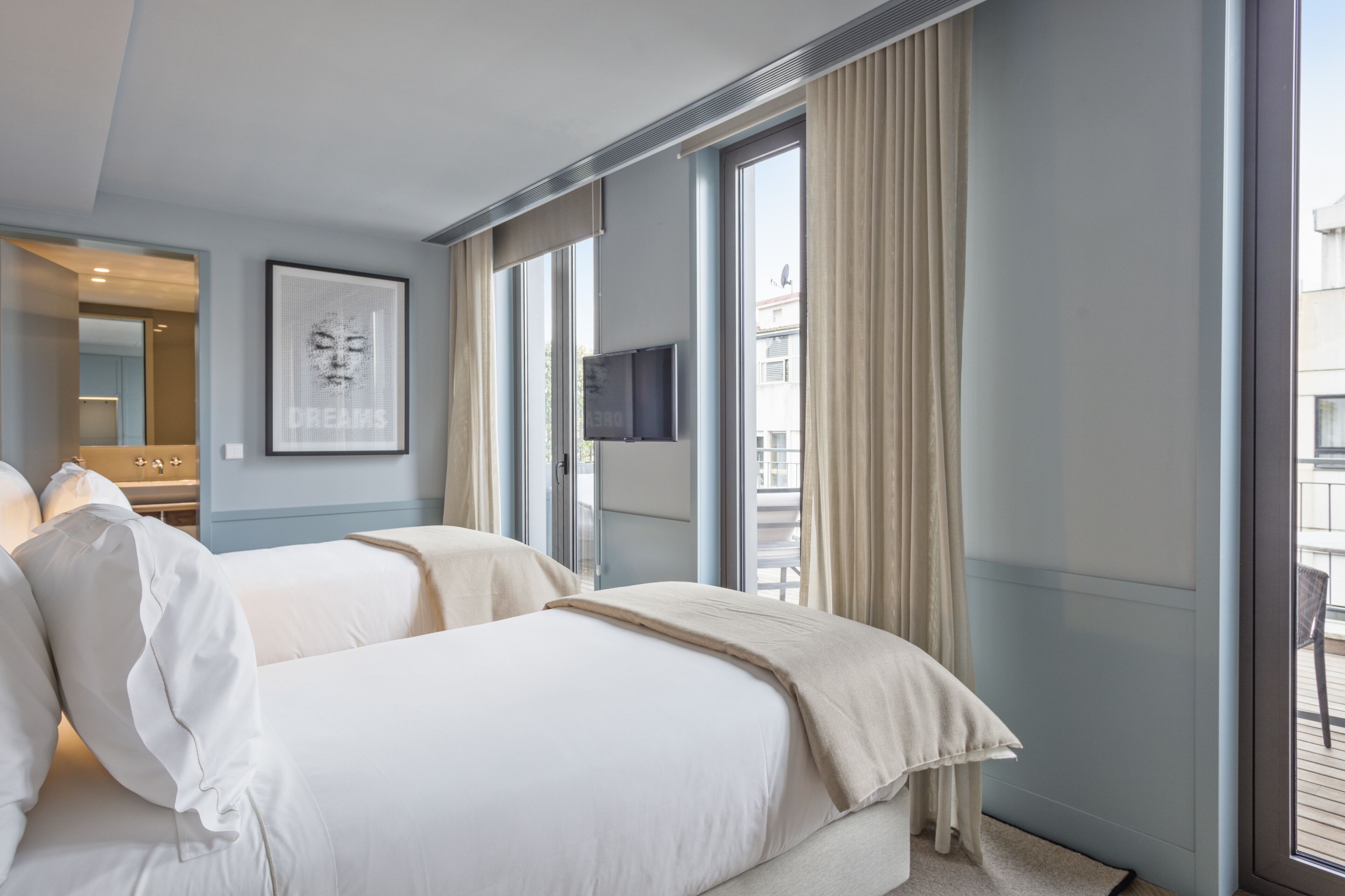 deluxe double room, terrace | 1 bedroom, minibar, in-room safe, individually decorated