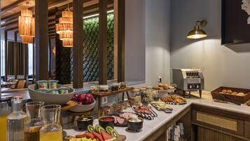 Desayuno buffet todos los días (con cargo)