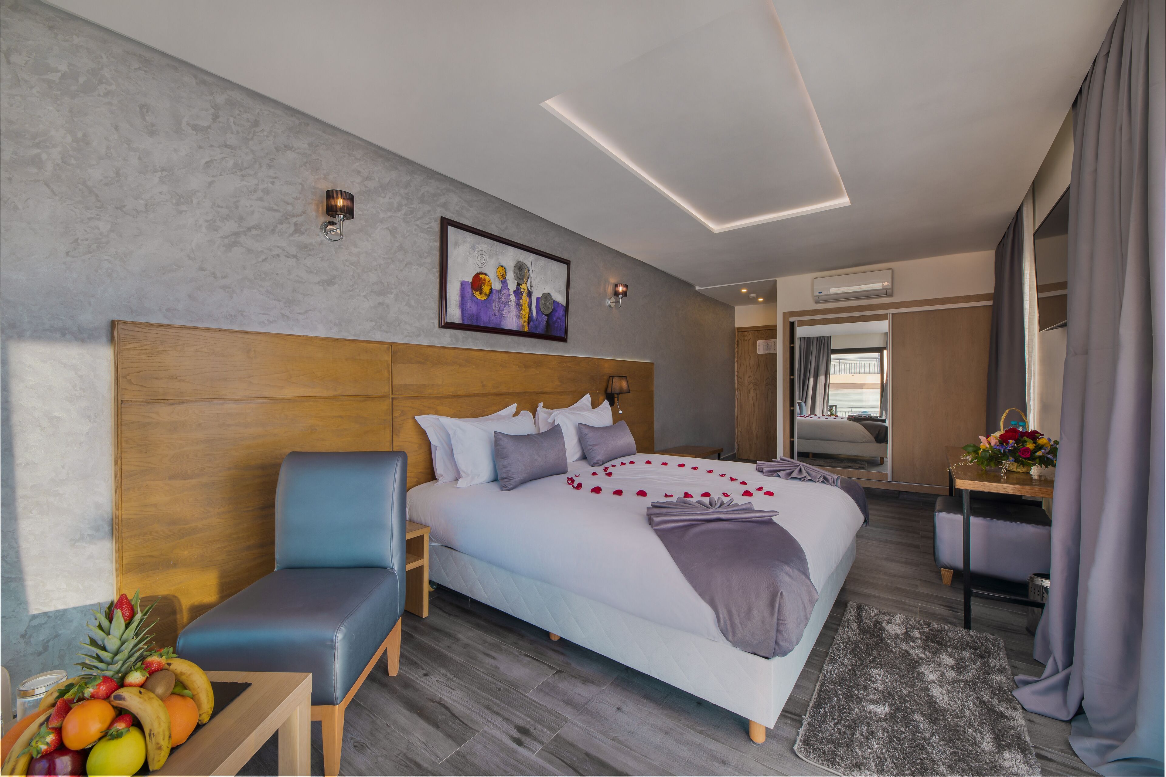 minibar, in-room safe, desk, laptop workspace