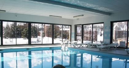 Chalet duplex 4 piÚces, 8 pers., piscine chauffée, proche pistes, équipements complets