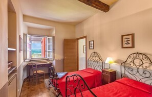 2 bedrooms, travel cot, WiFi