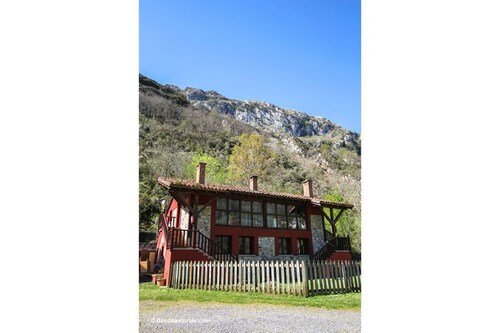 Les Vegues apartments. Peaks of Europe. 5 people. Number 8.