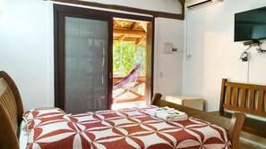 Comfort driepersoonskamer, Meerdere bedden | Individueel gedecoreerd, gratis wifi, beddengoed