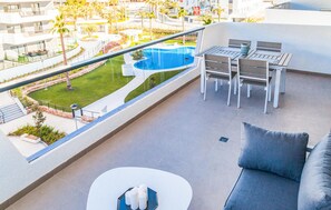 Outdoor dining - Lovely apartment in Los Arenales del Sol (Los Arenales del Sol)