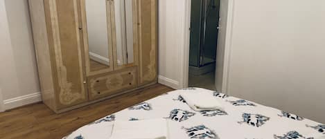 Apartment | 2 bedrooms, iron/ironing board, free WiFi, bed sheets