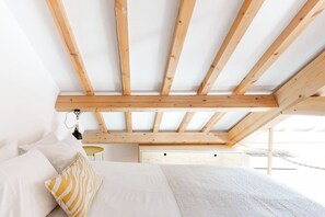 7 bedrooms, iron/ironing board, WiFi, bed sheets