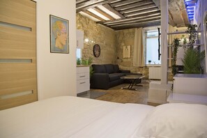 1 chambre, bureau, fer et planche à repasser, Wi-Fi gratuit