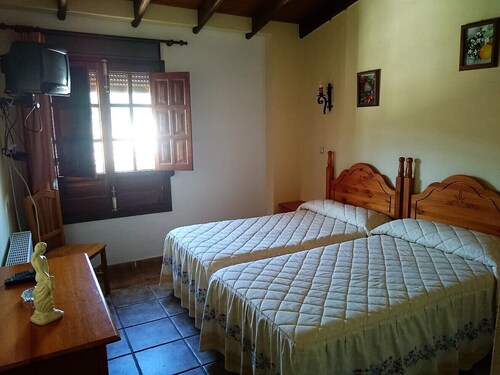 DOUBLE ROOM Nº 8. SHARED KITCHEN