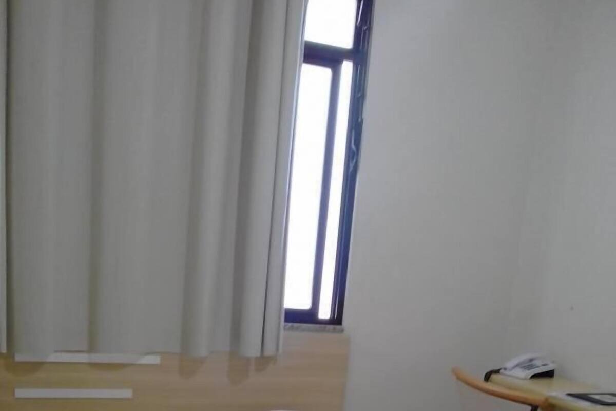Habitación individual | Minibar, caja de seguridad en la habitación, wifi gratis y ropa de cama