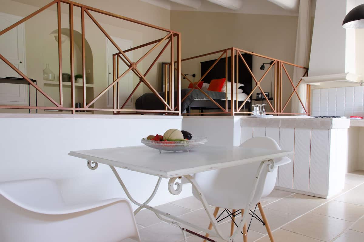 Deluxe Studio | Premium bedding, minibar, in-room safe, free WiFi