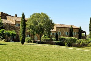 Unclassified image, 5 of 55, button - Mas la Buissonnière (Arpaillargues-et-Aureillac)