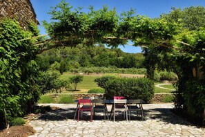 Terrace/patio - Mas la Buissonnière (Arpaillargues-et-Aureillac)