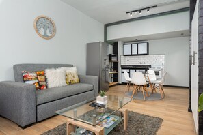 Grand-Studio | Wohnbereich | Flachbildfernseher