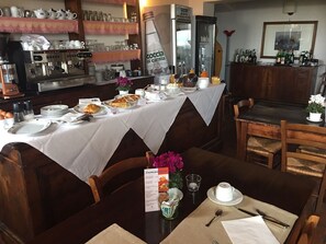 Desayuno bufé gratuito y diario