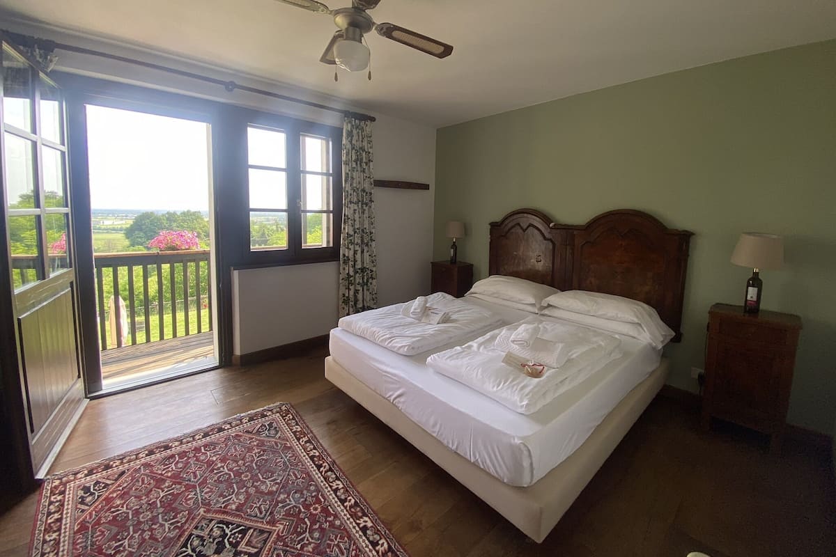 Superior Double Room, Balcony | Gebar bulu kapas, meja, ruang kerja komputer riba, Wi-fi percuma