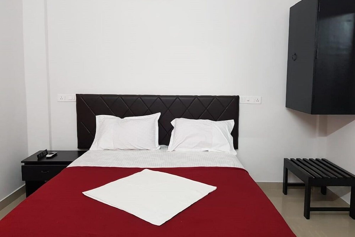 Down comforters, memory foam beds, desk, laptop workspace