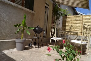Outdoor dining - House in the heart of a small village in Sancerrois (18260 - JARS)