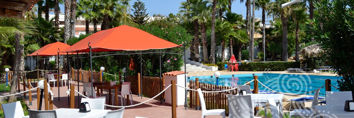 Bar en bord de piscine