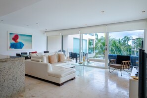 Condo, 2 habitaciones | Área de sala de estar