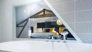 Luxury Suite - Logis Hôtel Le Tilia (Joux)