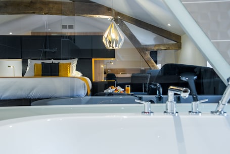 Sistema de insonorización, wifi gratis y ropa de cama . Logis Hôtel Le Tilia