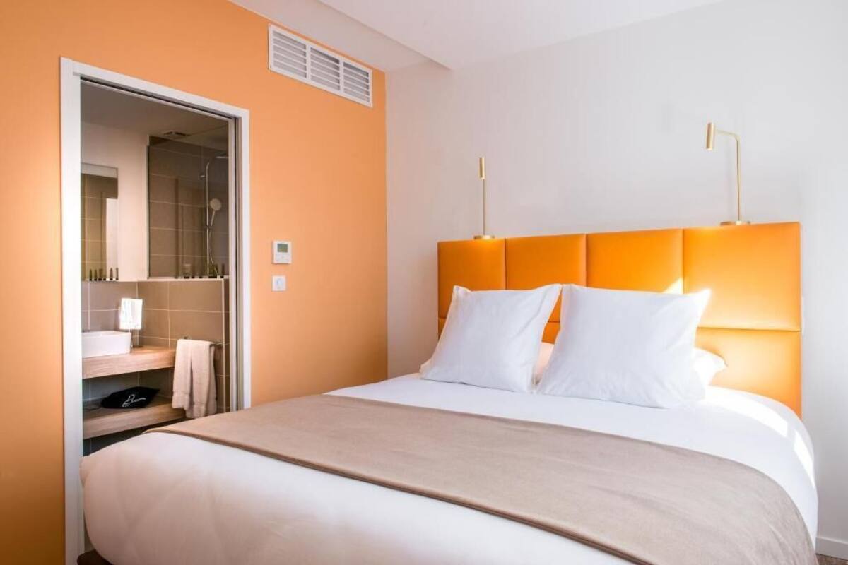 Soundproofing, WiFi (free), bed sheets