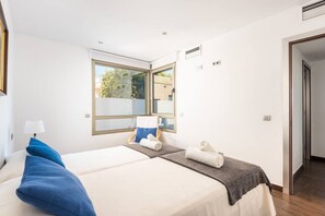 4 chambres, bureau, fer et planche Ă  repasser, Wi-Fi