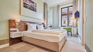 Habitación doble económica | Ropa de cama de alta calidad y caja de seguridad en la habitación
