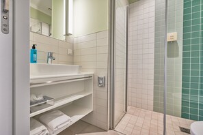 Economy Double Room | Bathroom