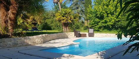 Piscina all'aperto, una piscina riscaldata