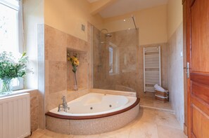 Bathtub, hair dryer, towels, toilet paper