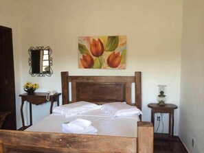 Quarto luxo | Frigobar, individualmente mobiliados, Wi-Fi de cortesia, roupa de cama