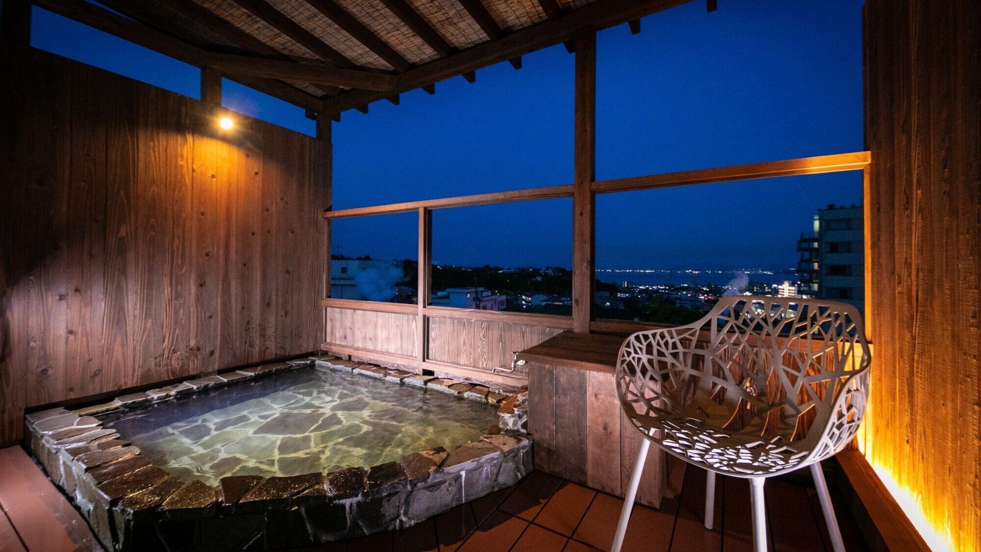 Bồn tắm spa ngoài trời