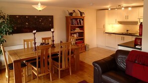 Unclassified image, 2 of 16, button - Luxury Townhouse, Free Wi-fi (Wells)