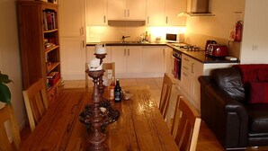 Unclassified image, 4 of 16, button - Luxury Townhouse, Free Wi-fi (Wells)
