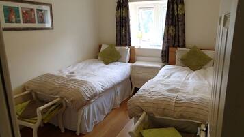 2 bedrooms, iron/ironing board, bed sheets