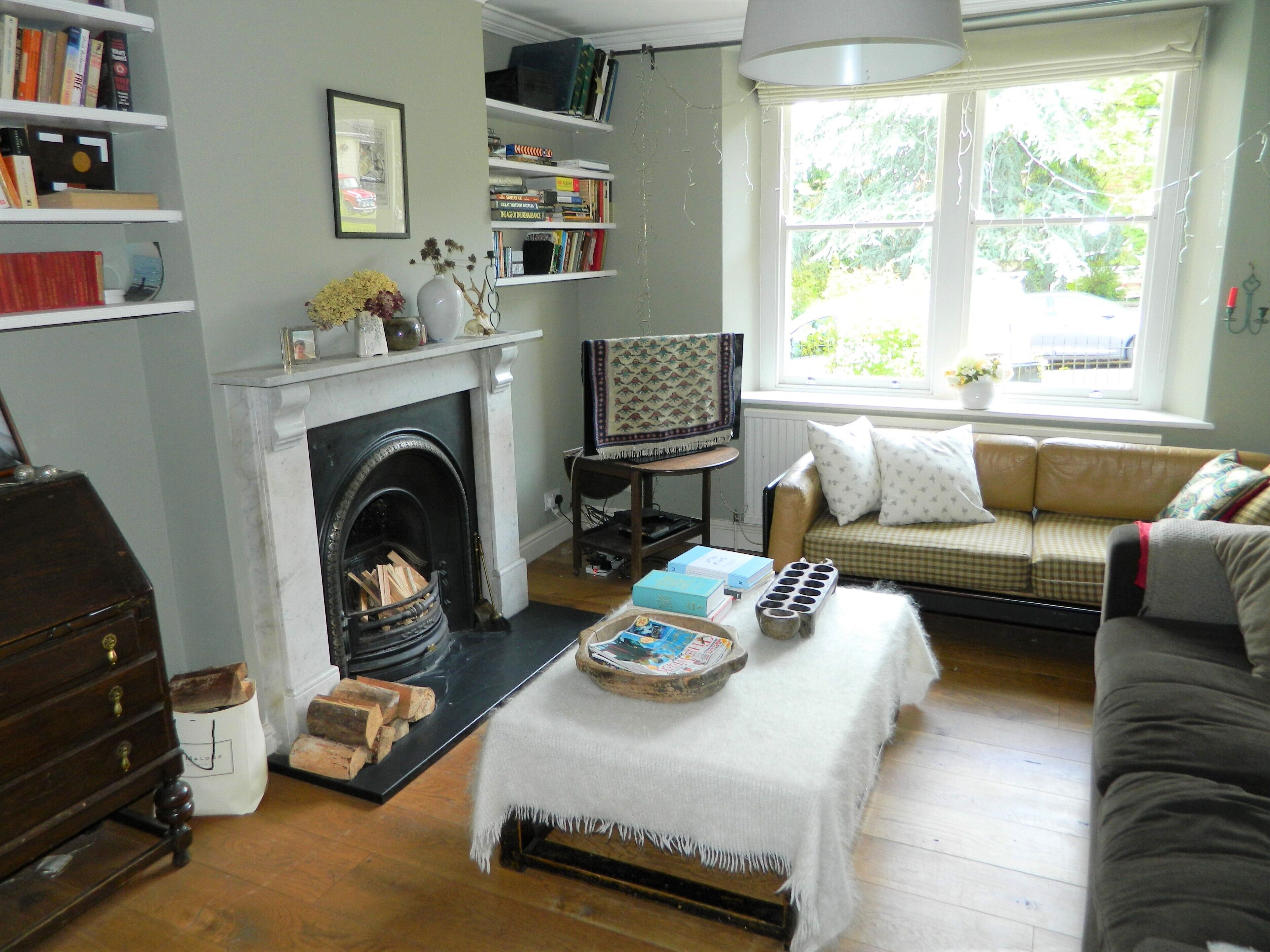 House (5 Bedrooms) | Living room | TV