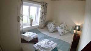 Chalet (2 Bedrooms) - Rose Lodge, Eco Lodge With Hot Tub (Langport)