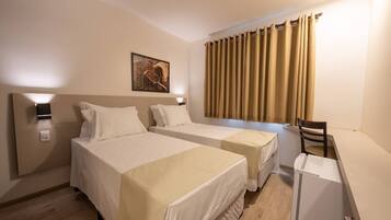 Quarto duplo standard | Frigobar, quartos à prova de som, Wi-Fi de cortesia, roupa de cama