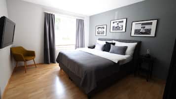 2 Schlafzimmer, Zimmersafe, Schreibtisch, Bügeleisen/Bügelbrett