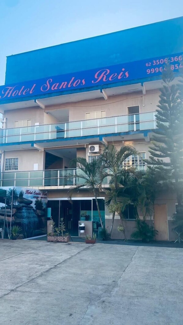 Front of property - Hotel Pousada Santos Reis (Trindade)